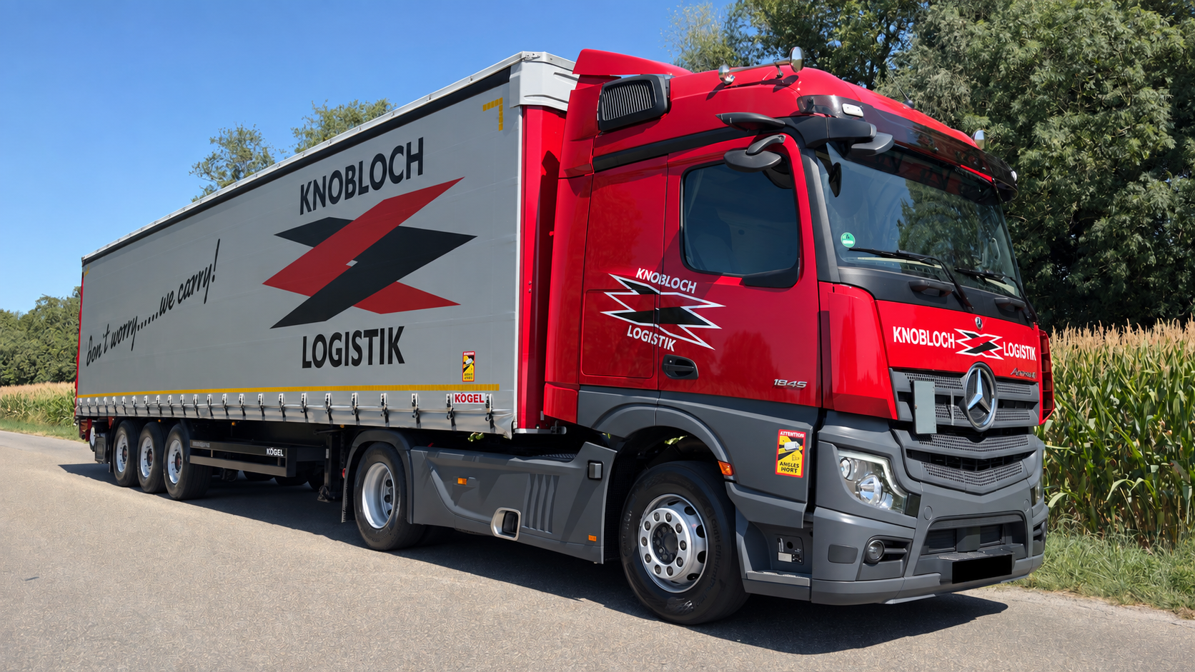 Mercedes-Benz Actros von Knobloch mit Sattelauflieger am Feldrand